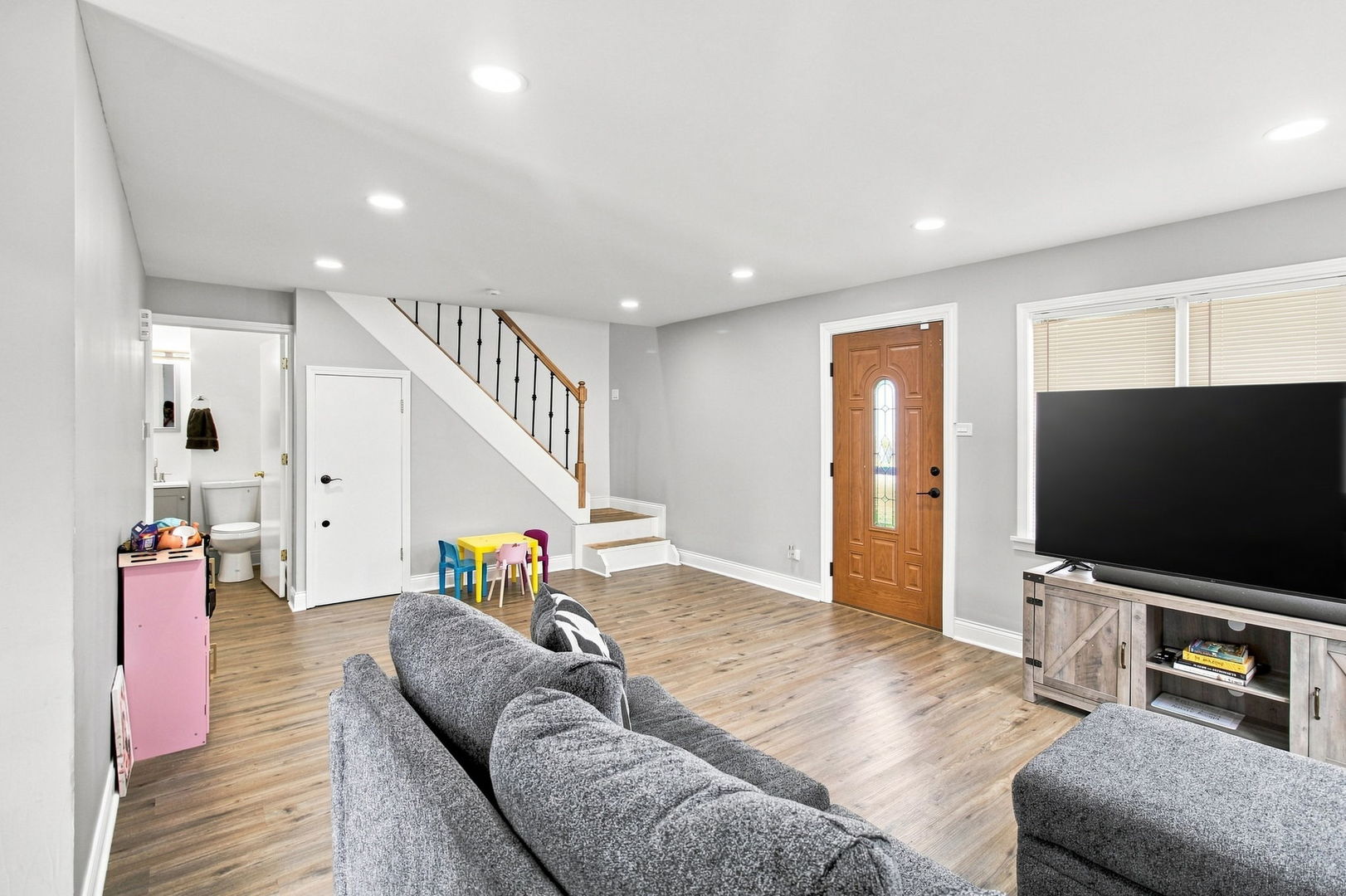 5711 W 87TH Place
