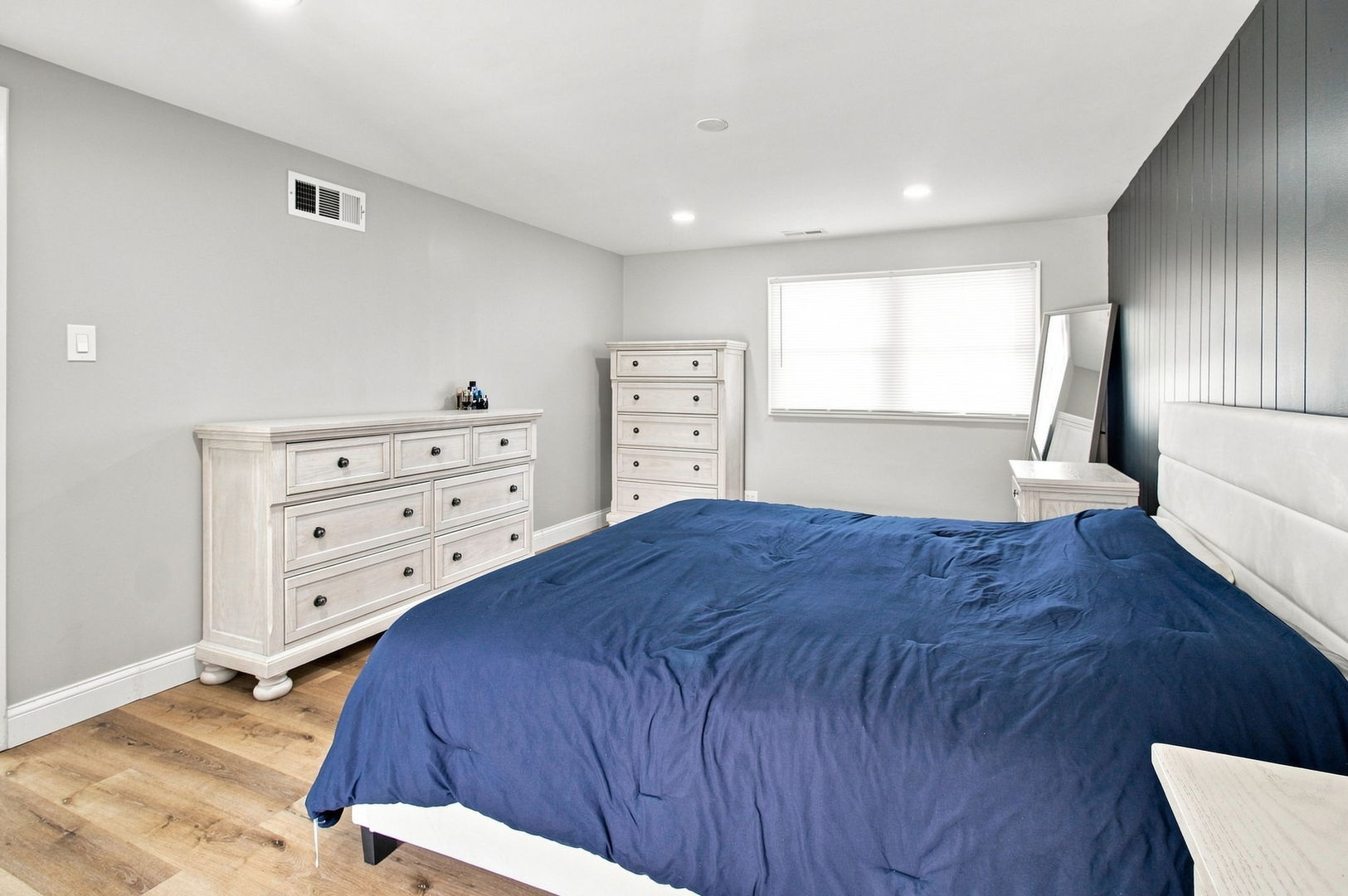 5711 W 87TH Place