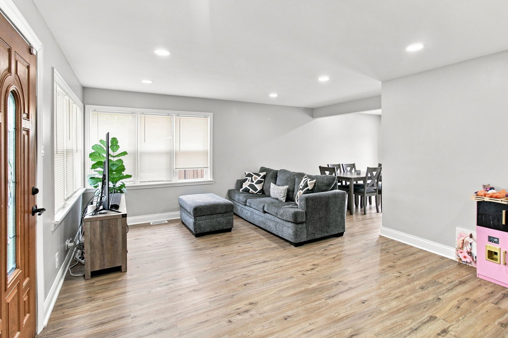 5711 W 87TH Place