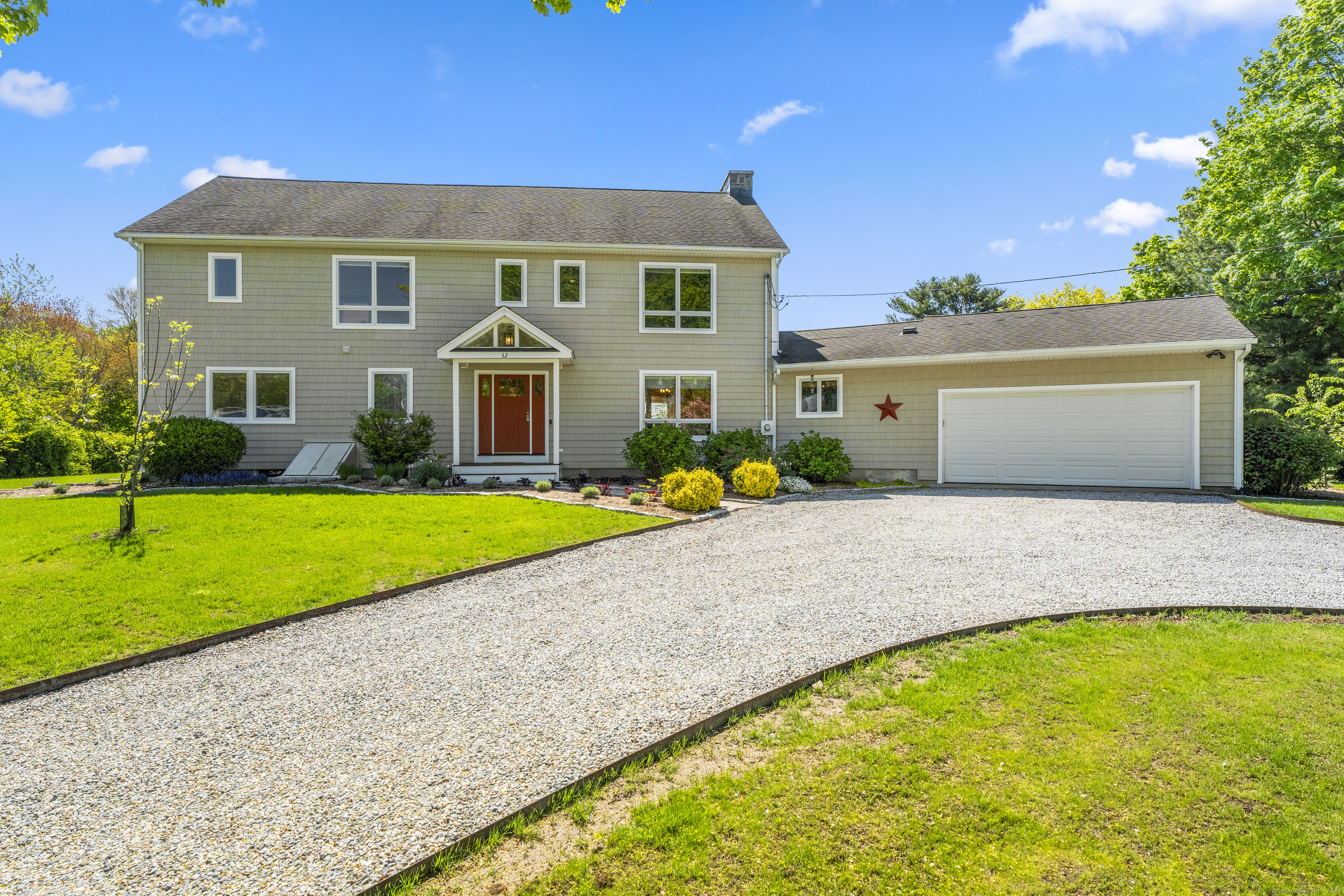 32 Willard Avenue