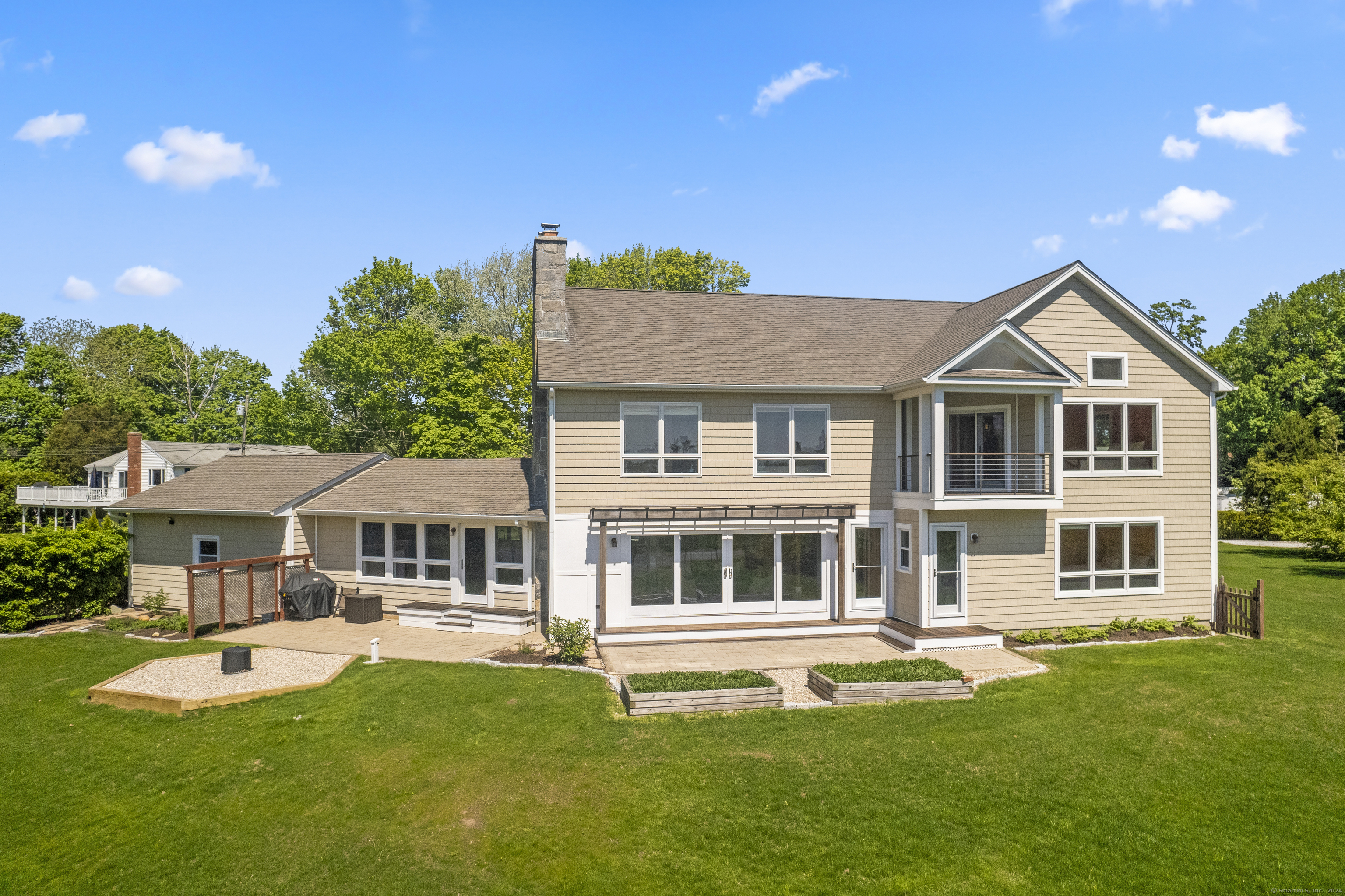 32 Willard Avenue
