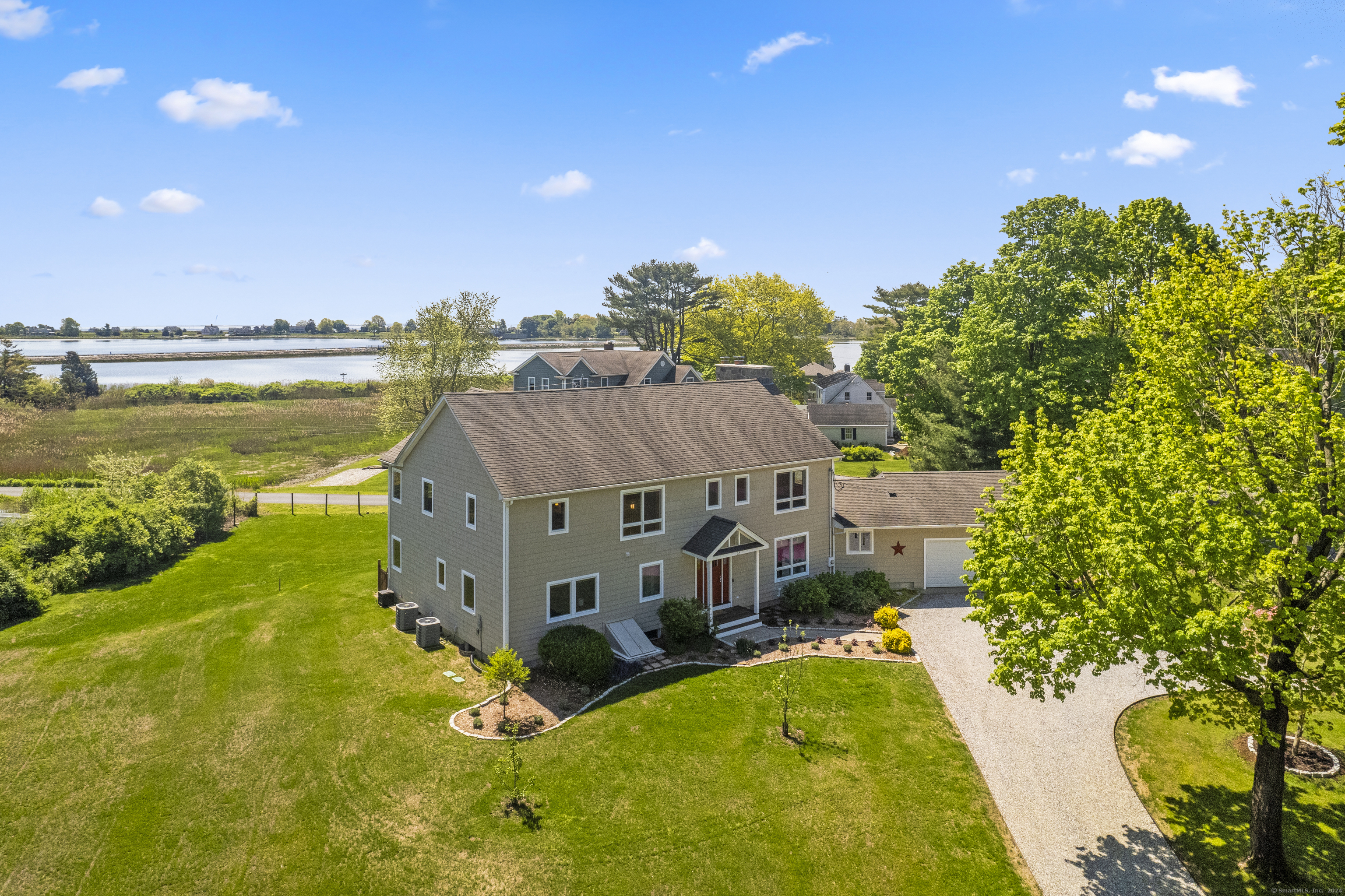 32 Willard Avenue