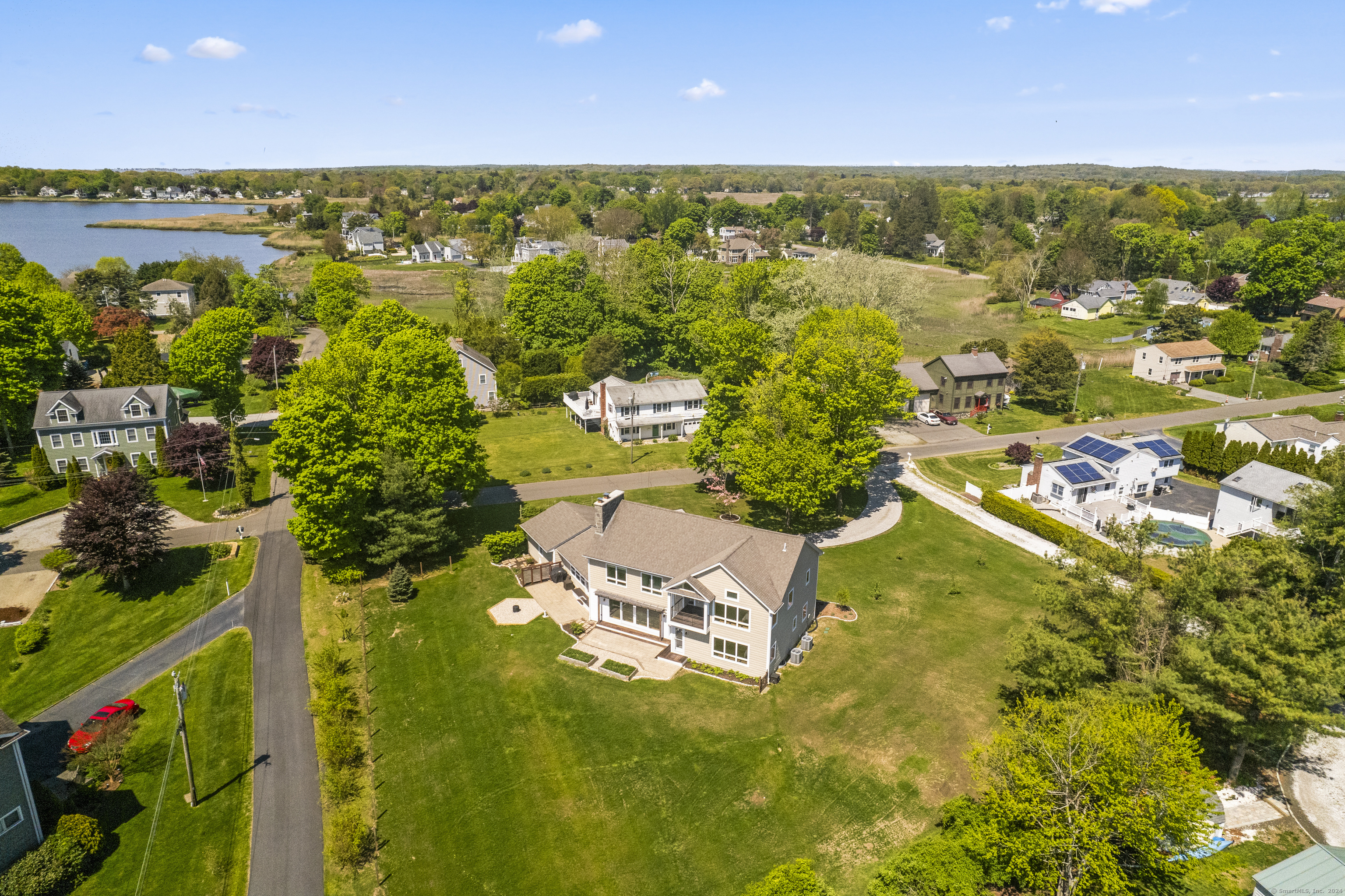 32 Willard Avenue