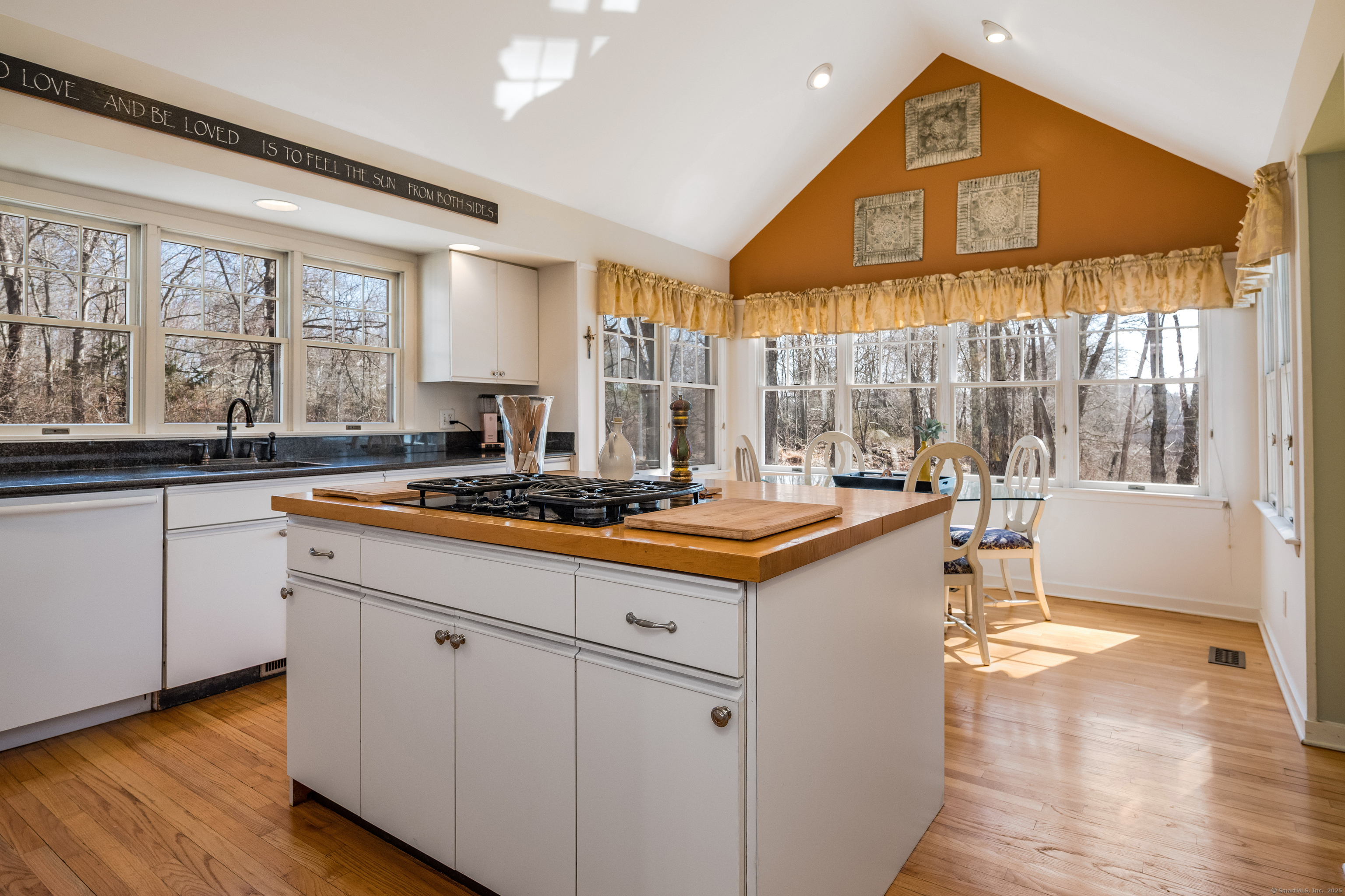 14 Riverbend Road