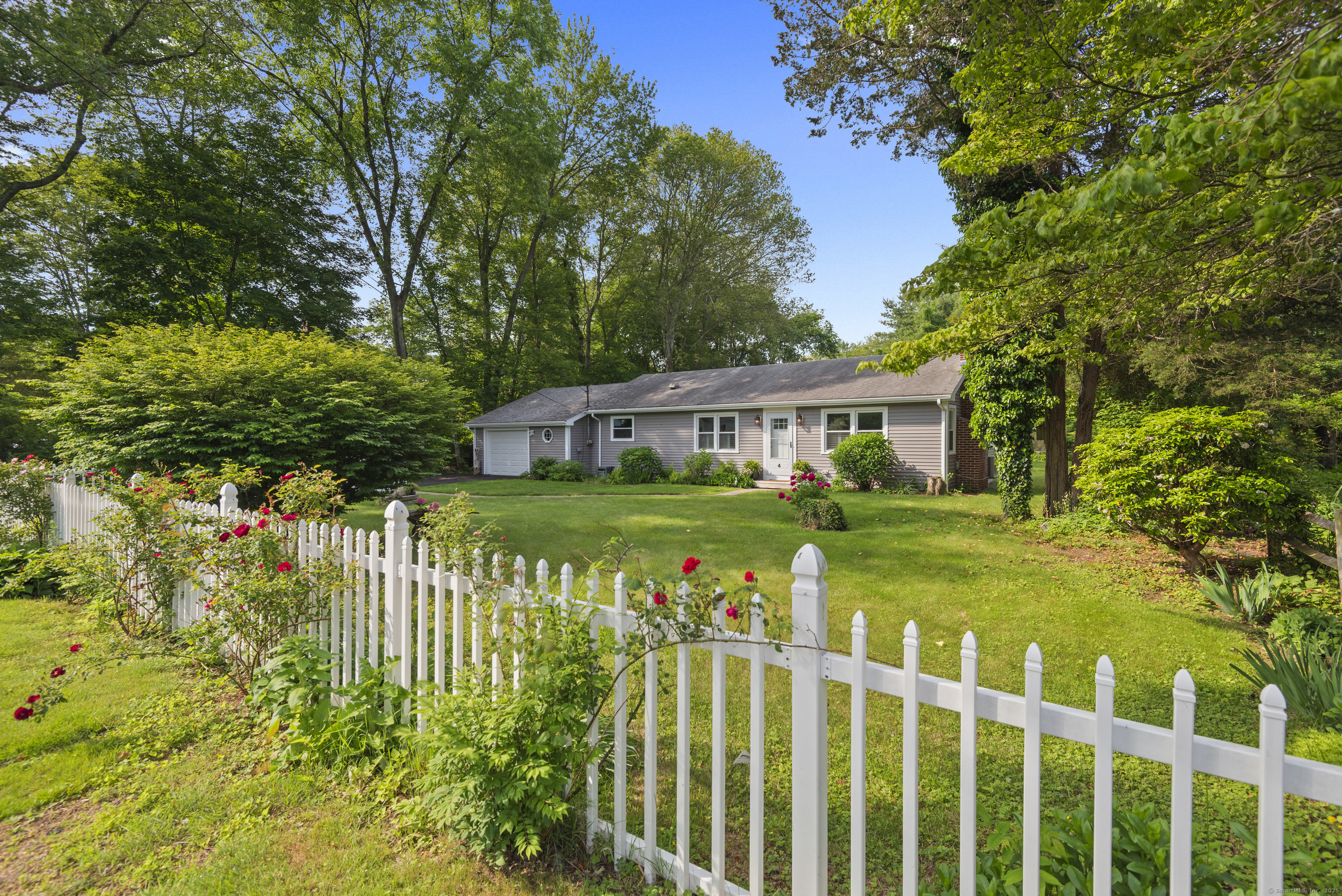 4 Hillside Road