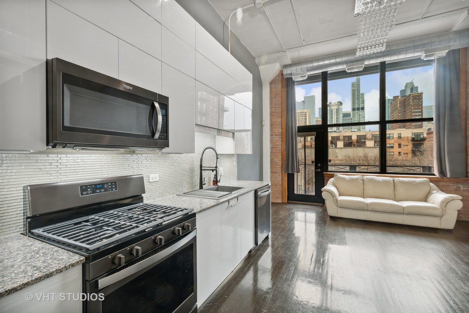 1601 S Michigan Avenue Unit: 202