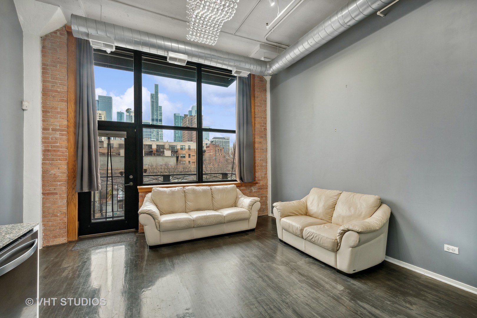 1601 S Michigan Avenue Unit: 202