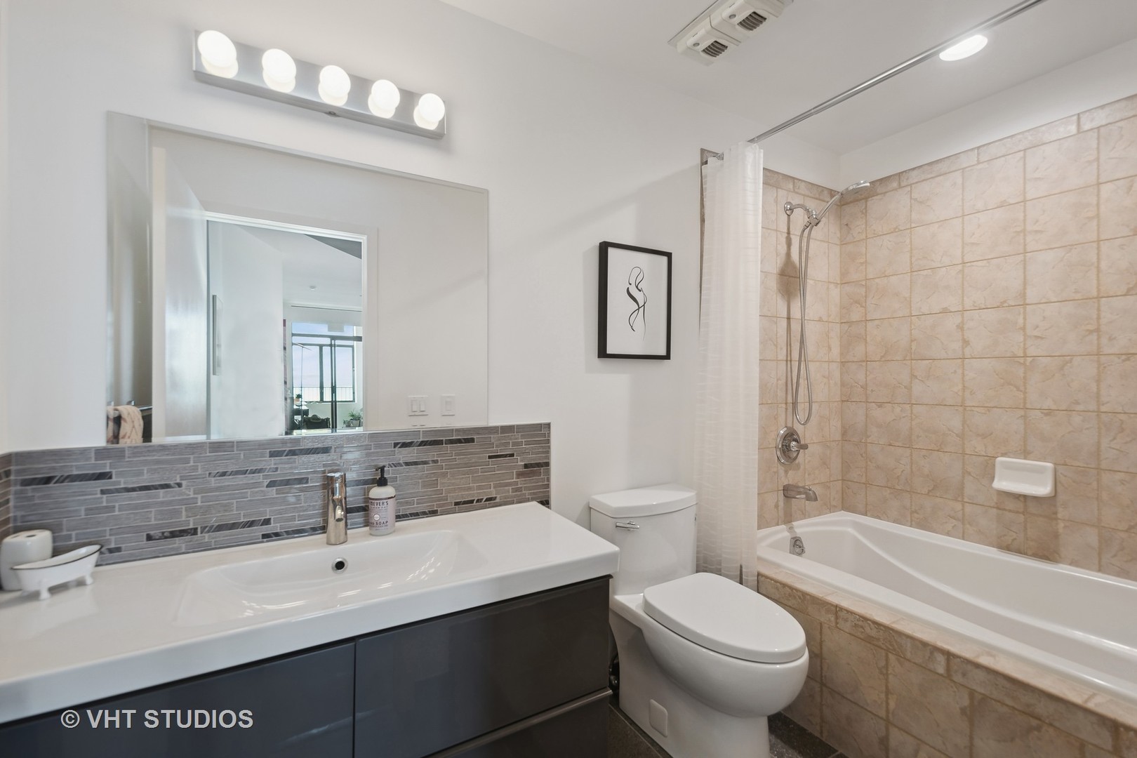 910 S Michigan Avenue Unit: 1204