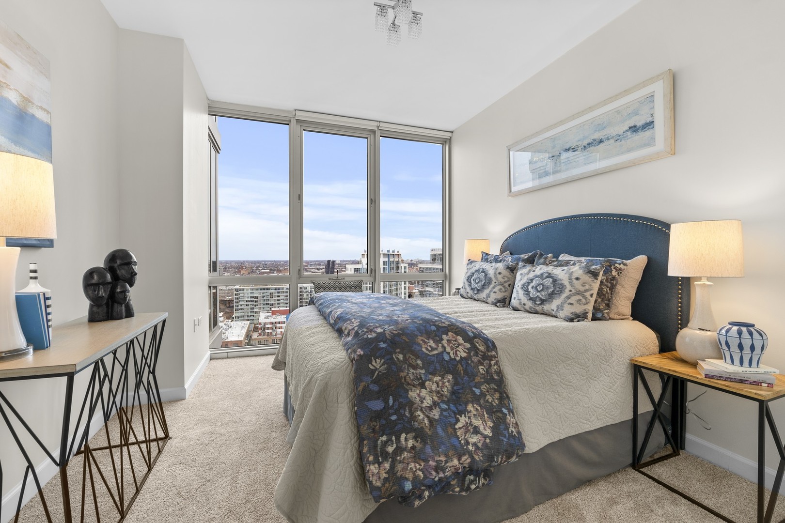 1629 S Prairie Avenue Unit: 2208