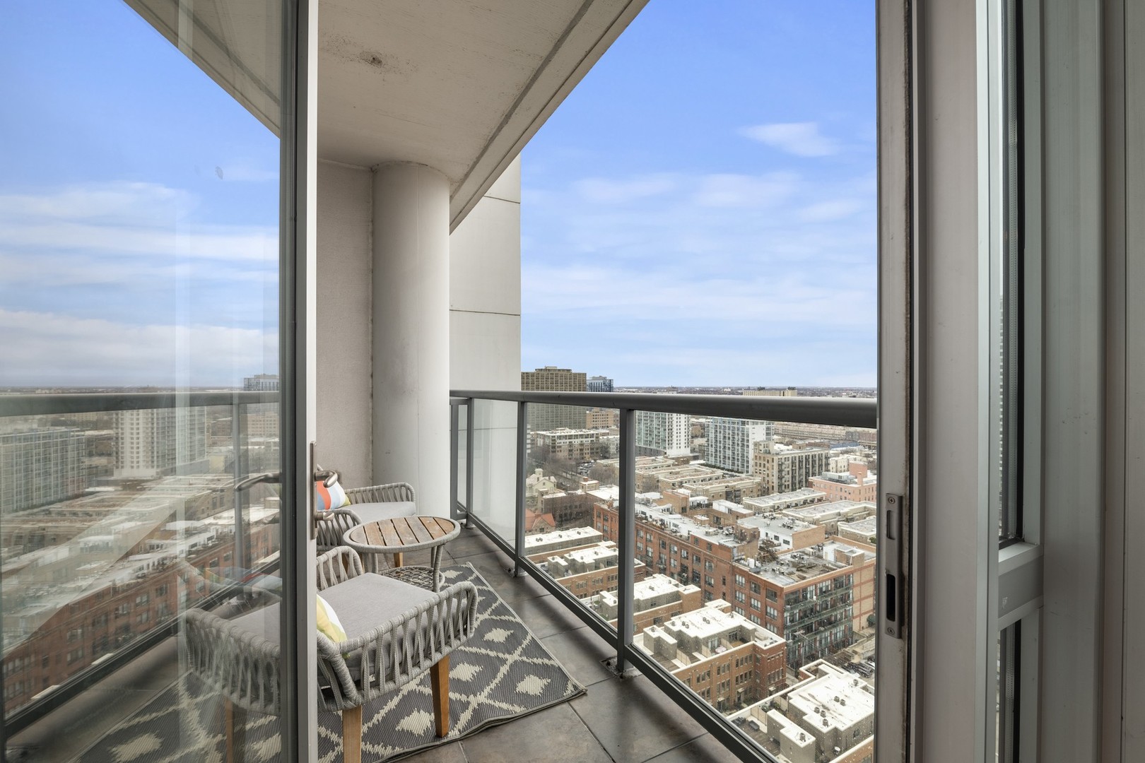 1629 S Prairie Avenue Unit: 2208