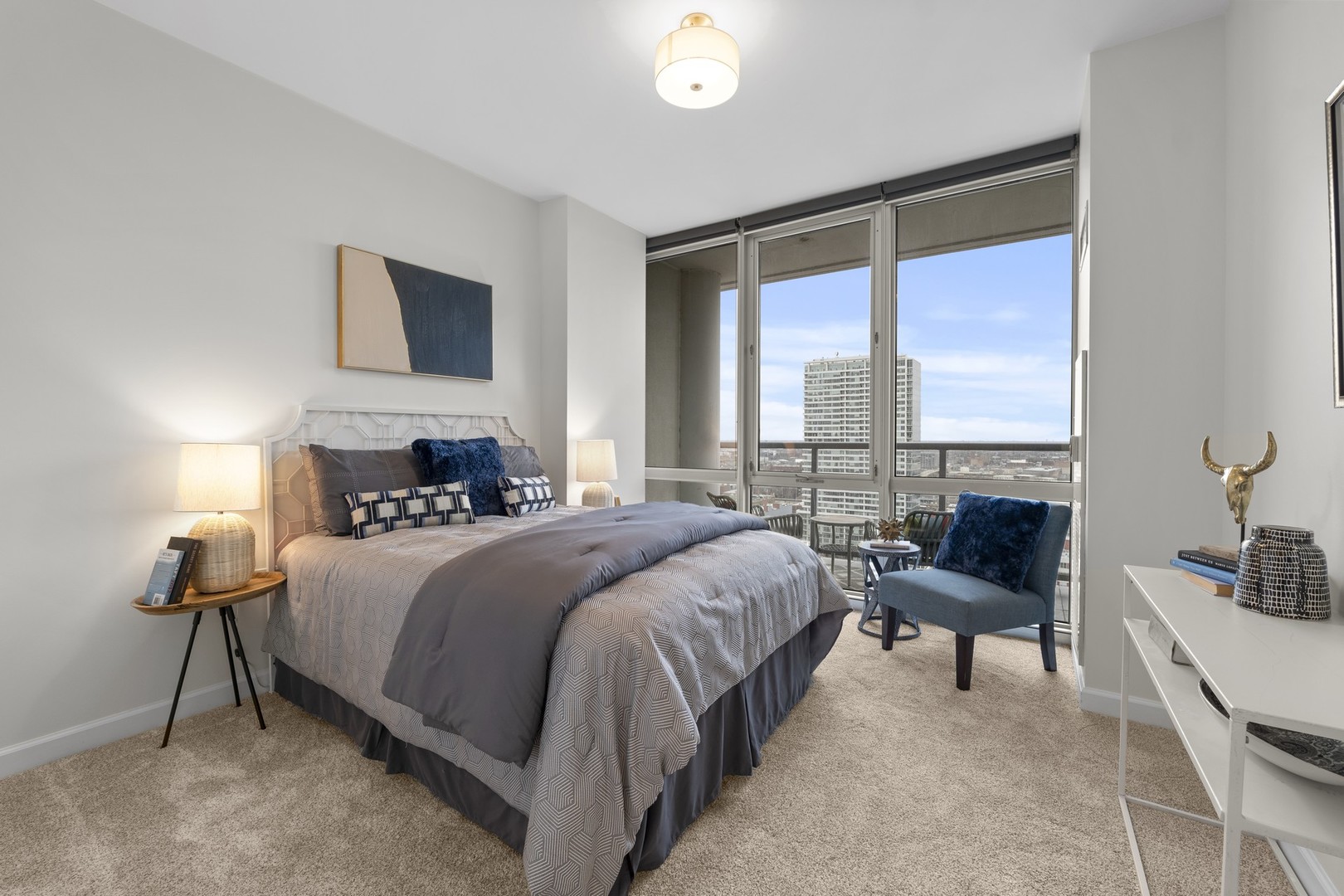 1629 S Prairie Avenue Unit: 2208