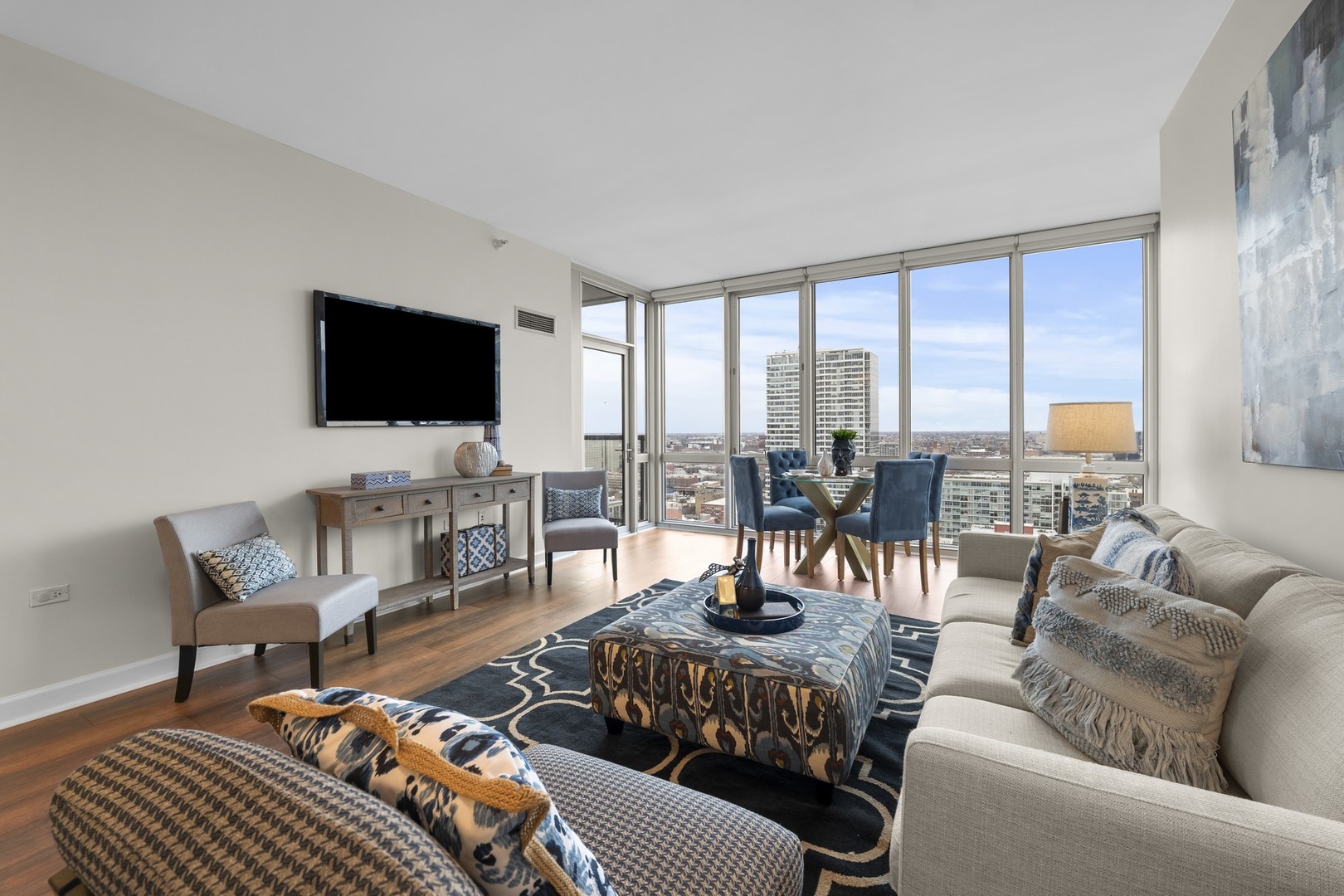1629 S Prairie Avenue Unit: 2208