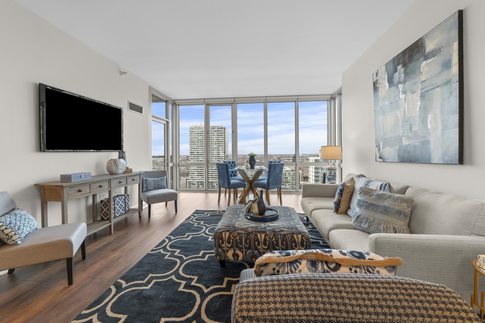 1629 S Prairie Avenue Unit: 2208