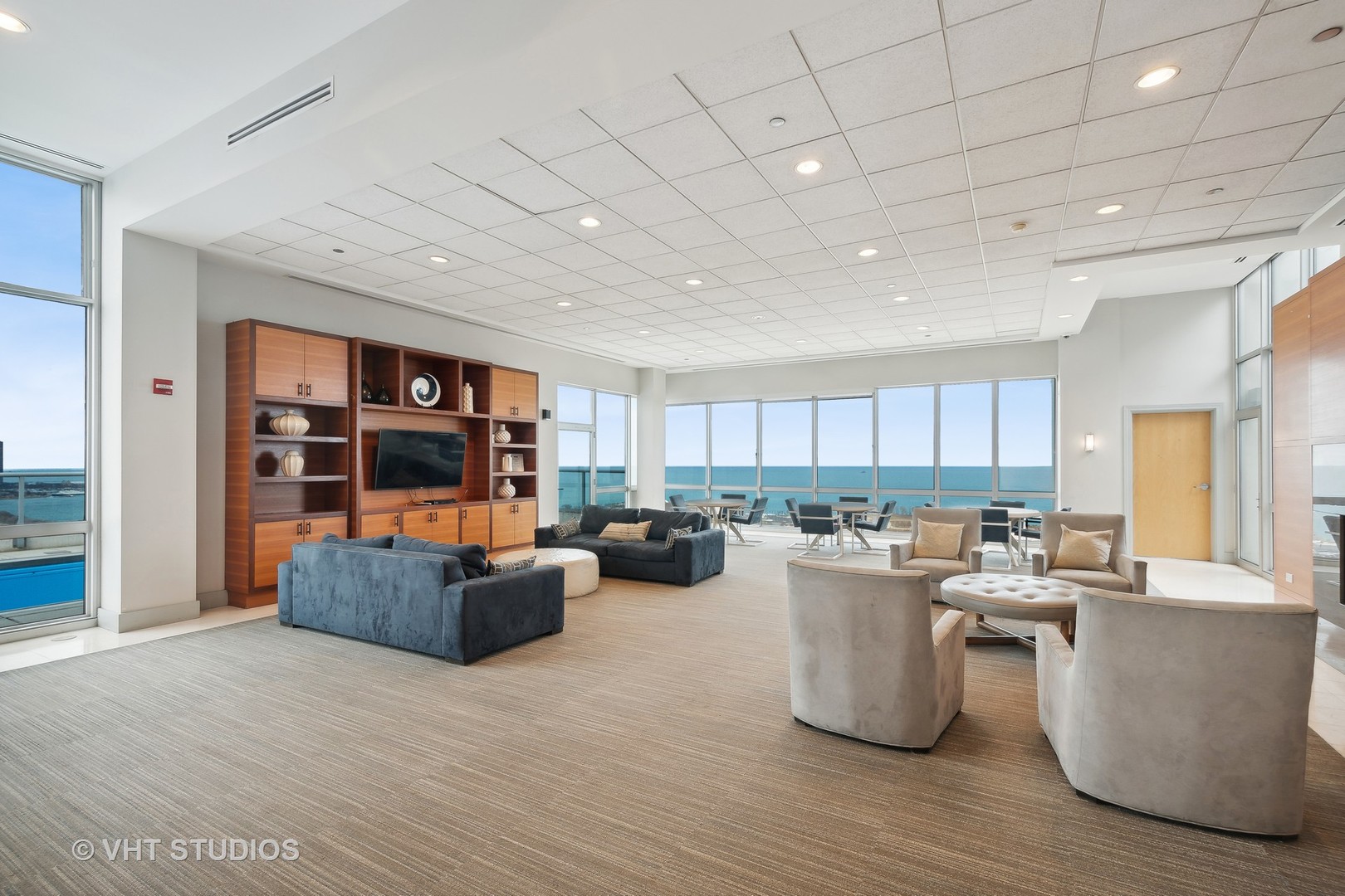 1629 S Prairie Avenue Unit: 2208