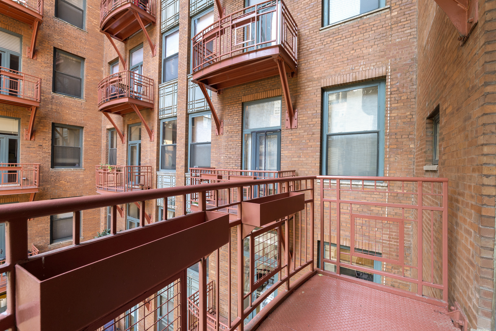 208 W Washington Street Unit: 1106