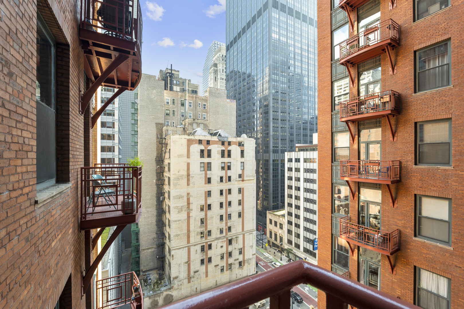 208 W Washington Street Unit: 1106