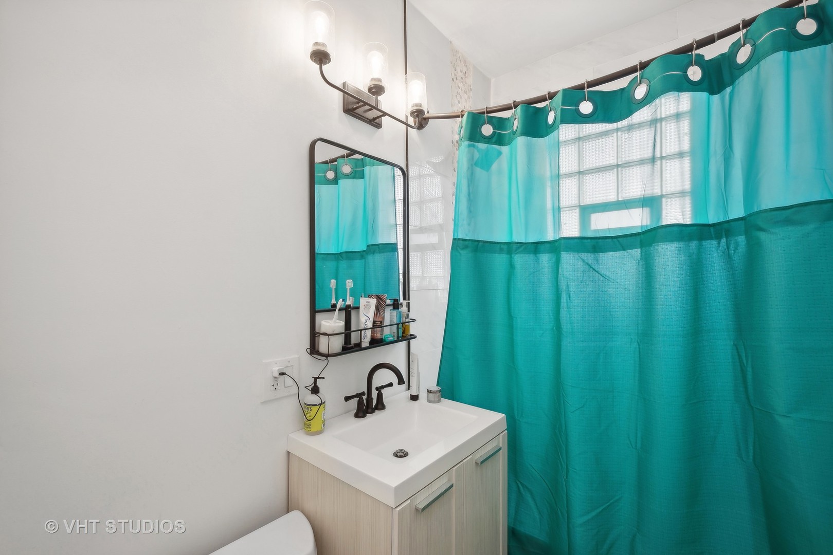 3707 W Altgeld Street Unit: 2