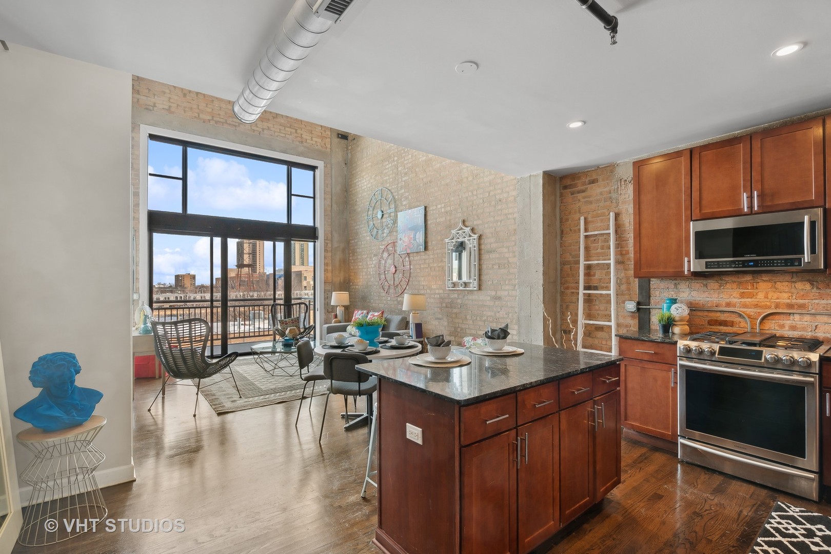 2545 S Dearborn Street Unit: 504