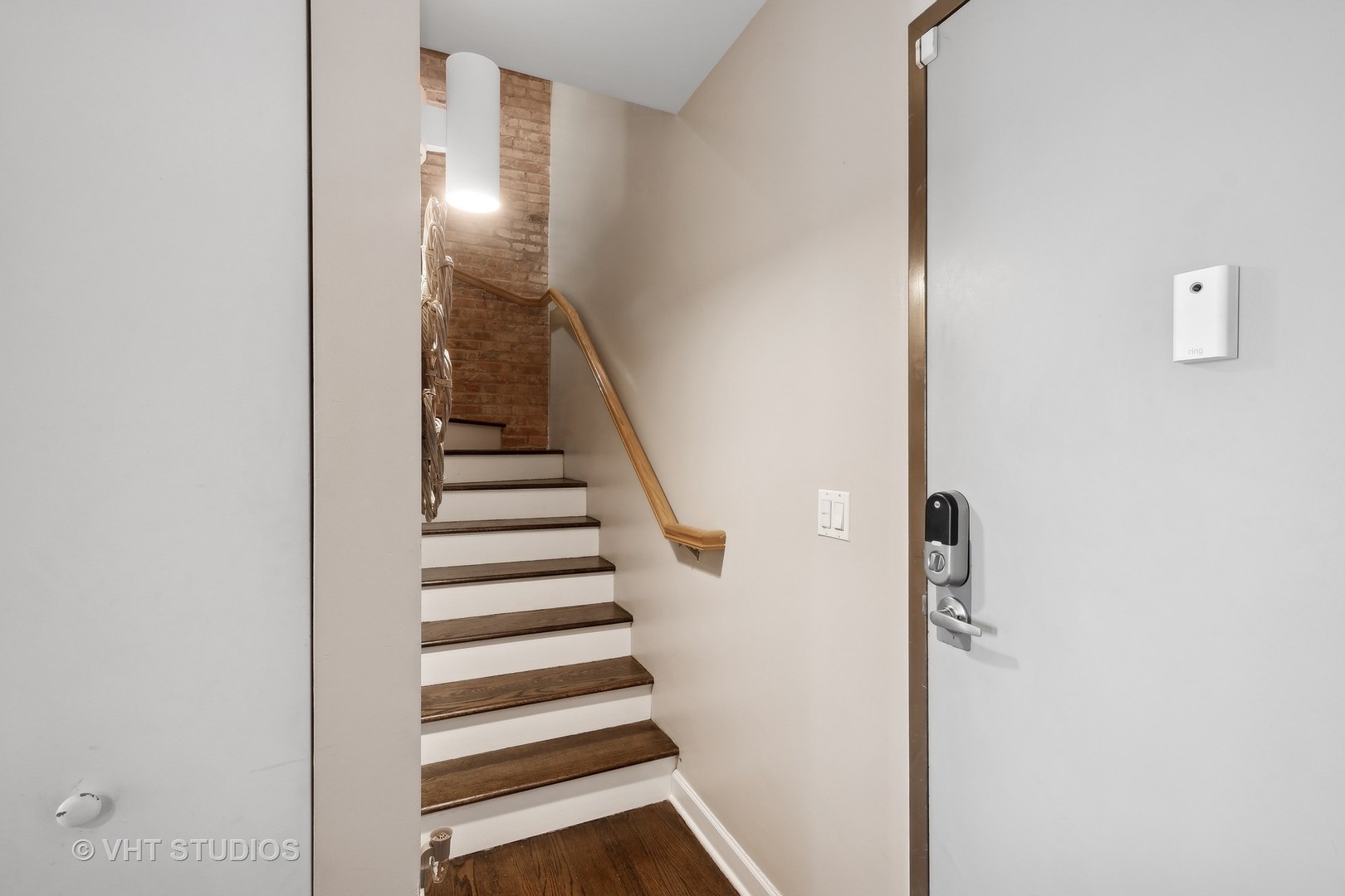 2545 S Dearborn Street Unit: 504