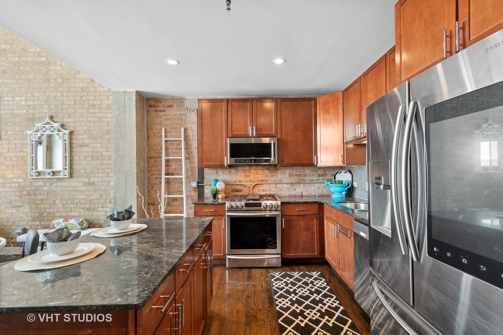 2545 S Dearborn Street Unit: 504