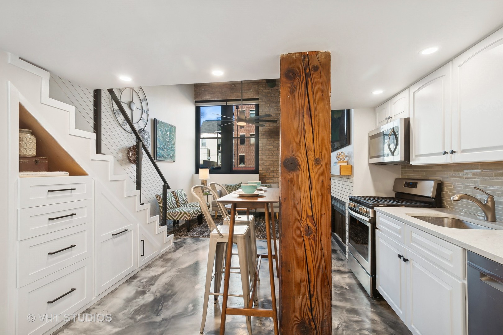 2510 N Wayne Avenue Unit: 104