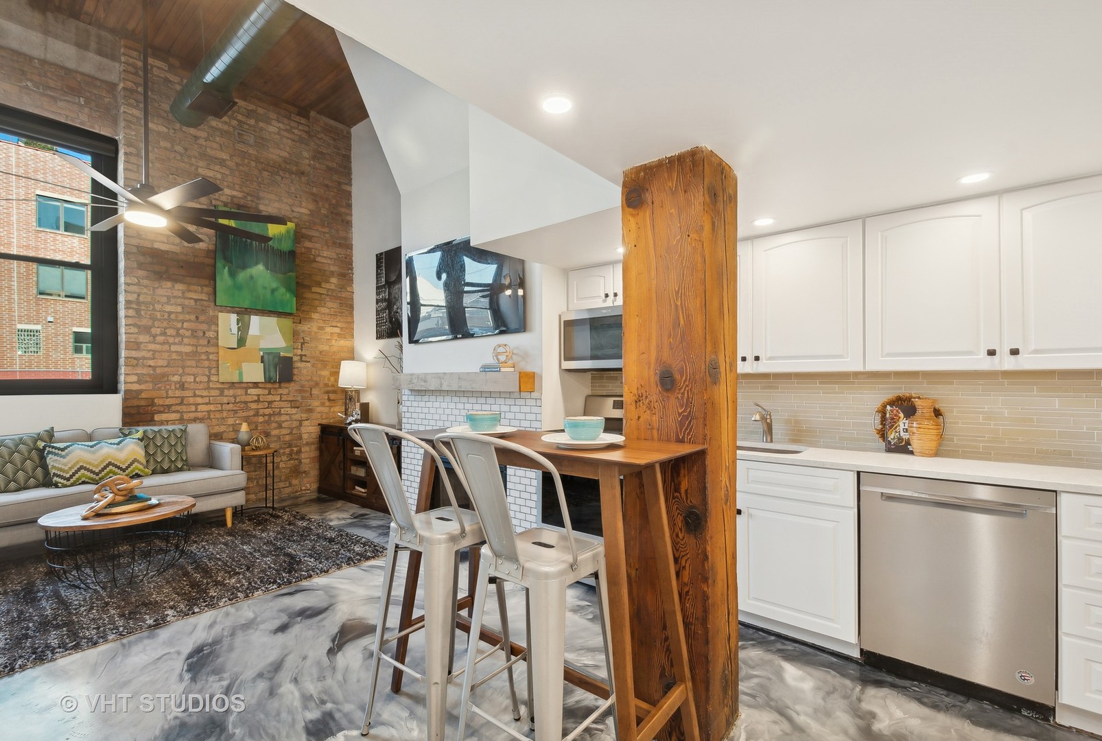 2510 N Wayne Avenue Unit: 104