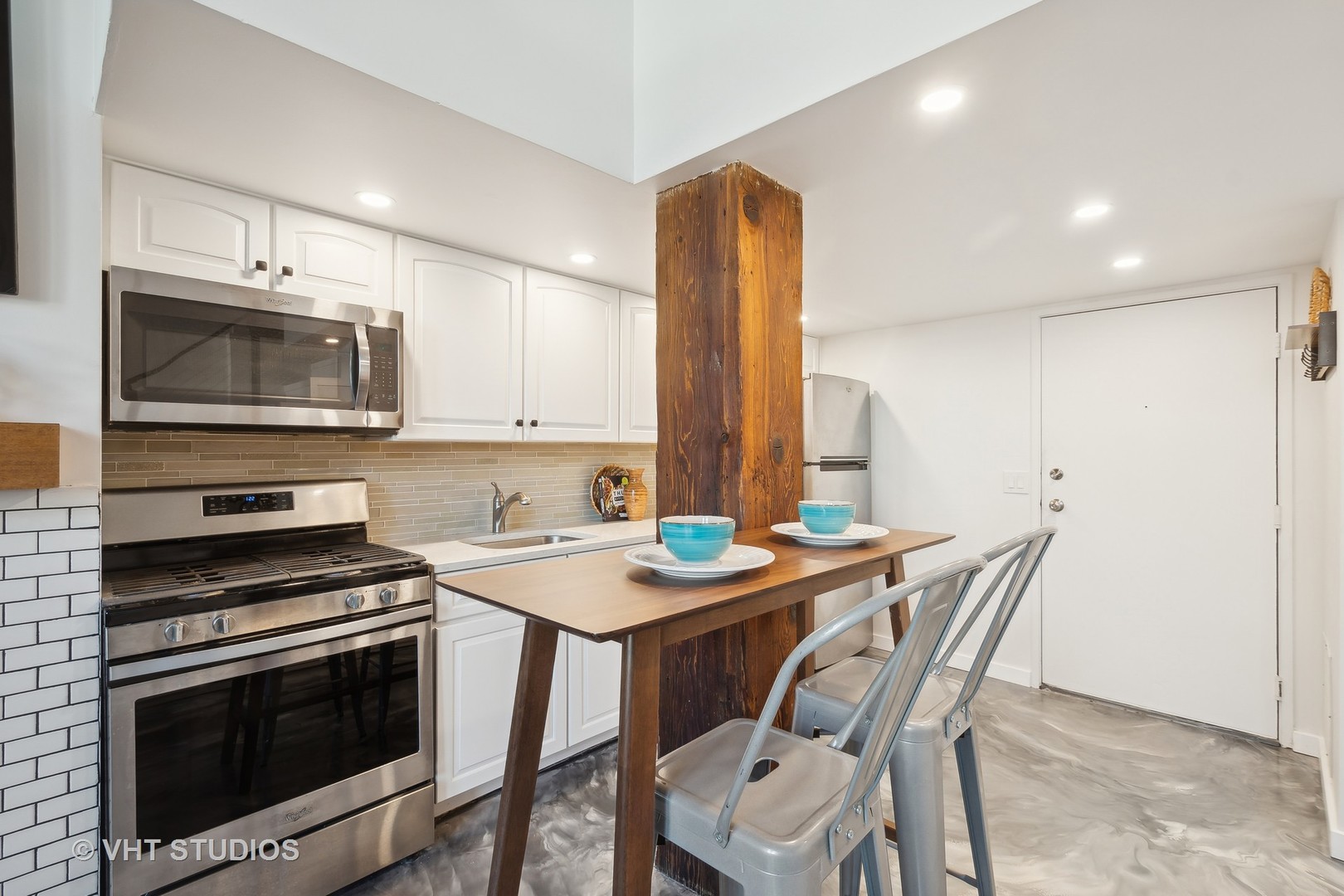 2510 N Wayne Avenue Unit: 104