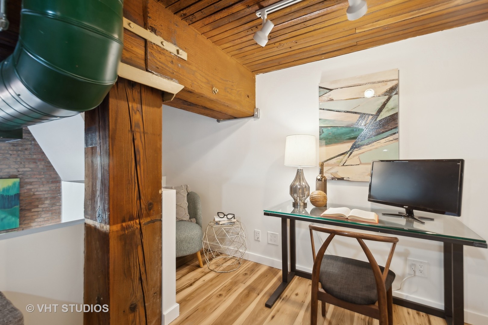 2510 N Wayne Avenue Unit: 104