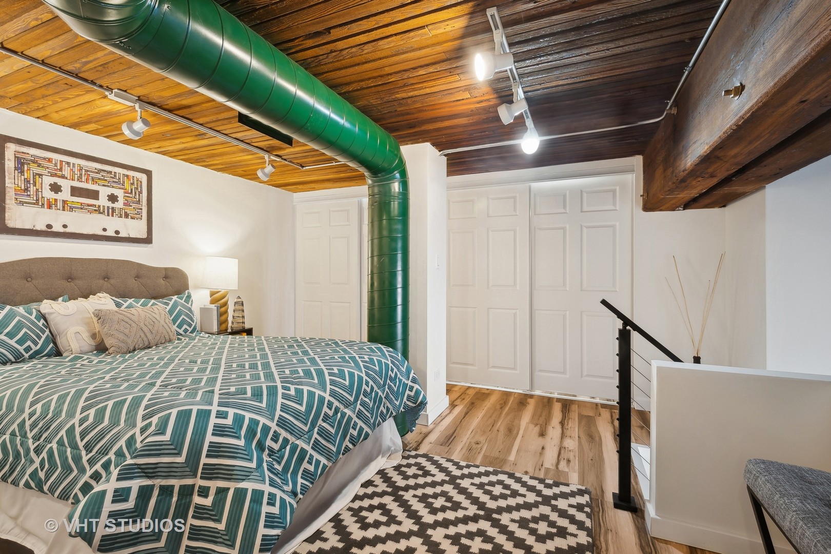 2510 N Wayne Avenue Unit: 104