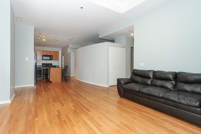 208 W Washington Street Unit: 1106