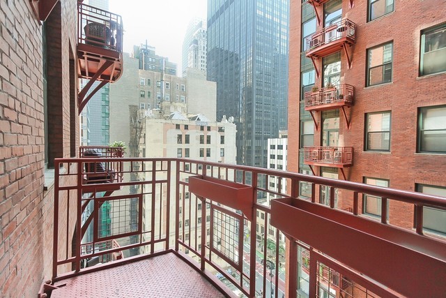 208 W Washington Street Unit: 1106