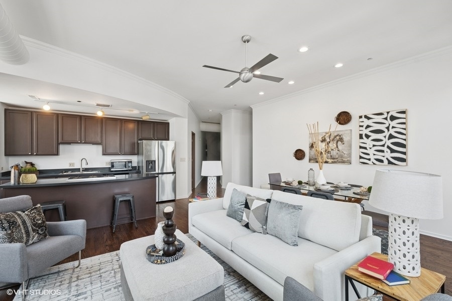 910 S Michigan Avenue Unit: 1111
