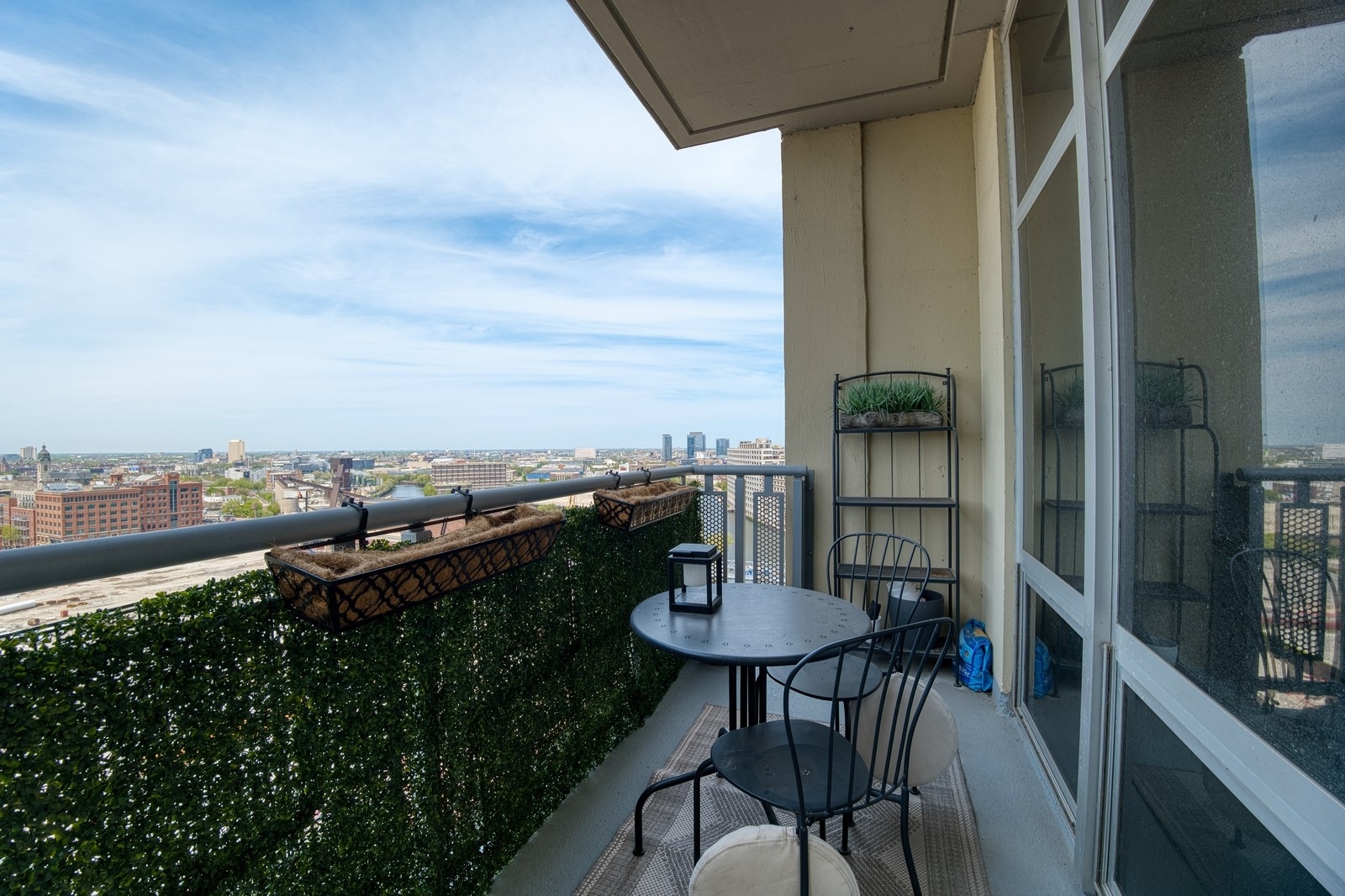 700 N Larrabee Street Unit: 1315