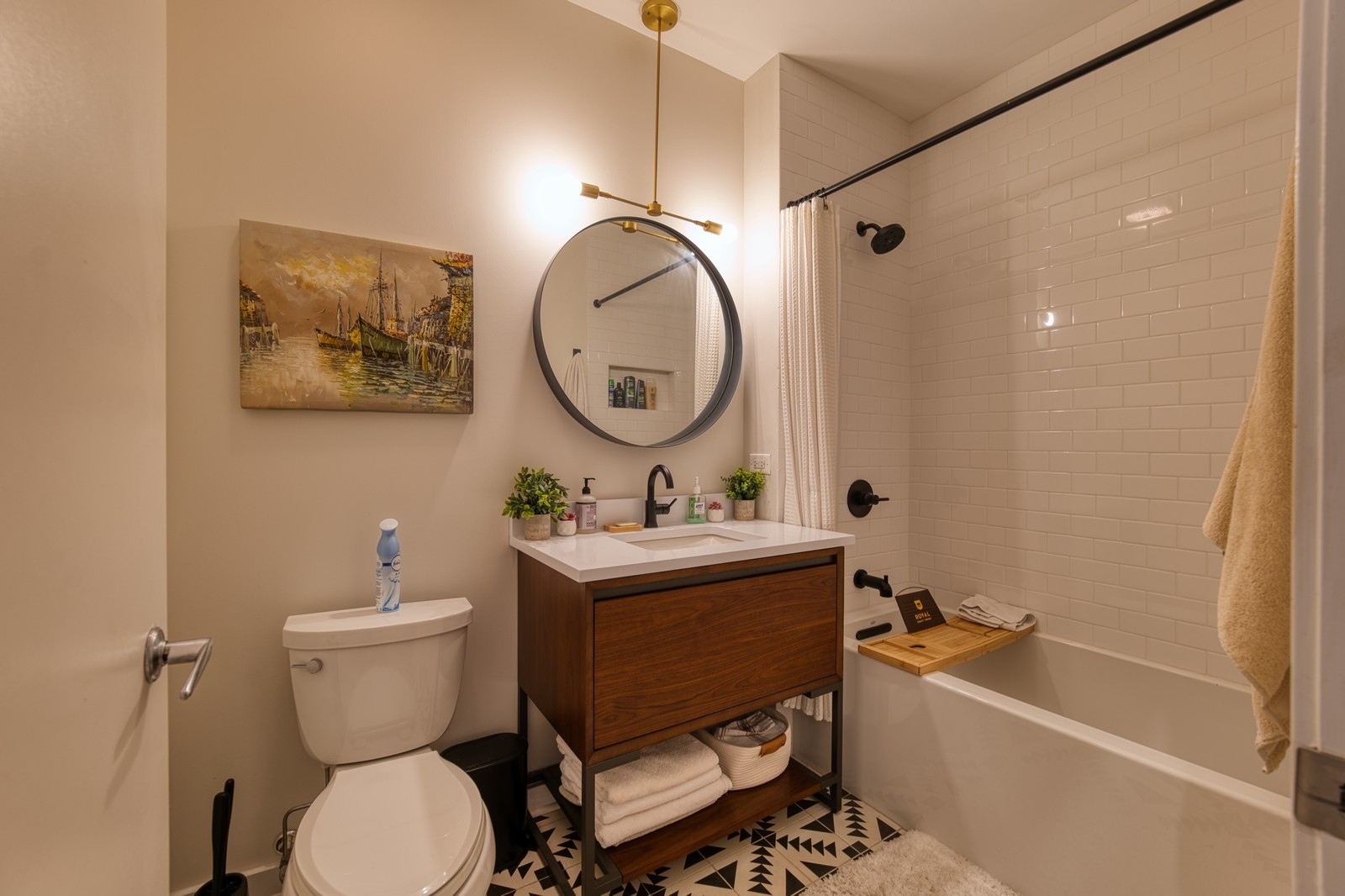 700 N Larrabee Street Unit: 1315