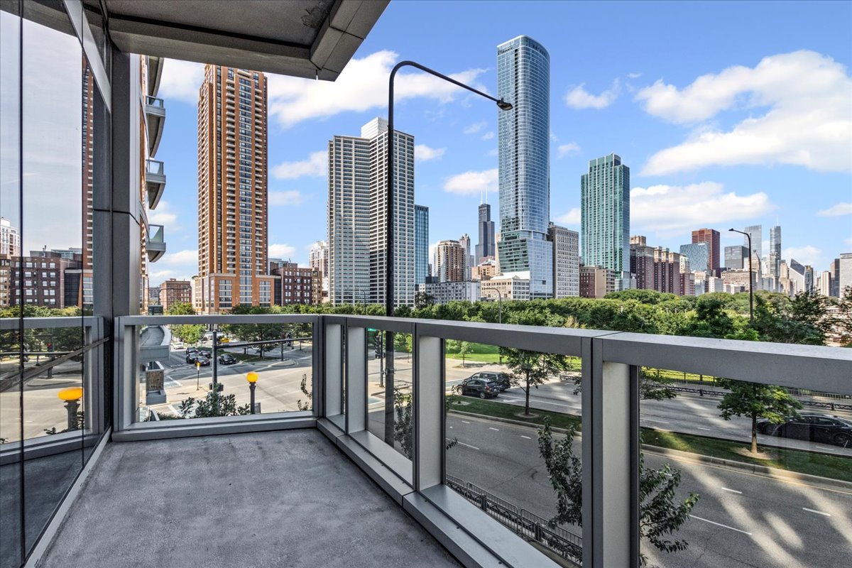 1201 S Prairie Avenue Unit: 403