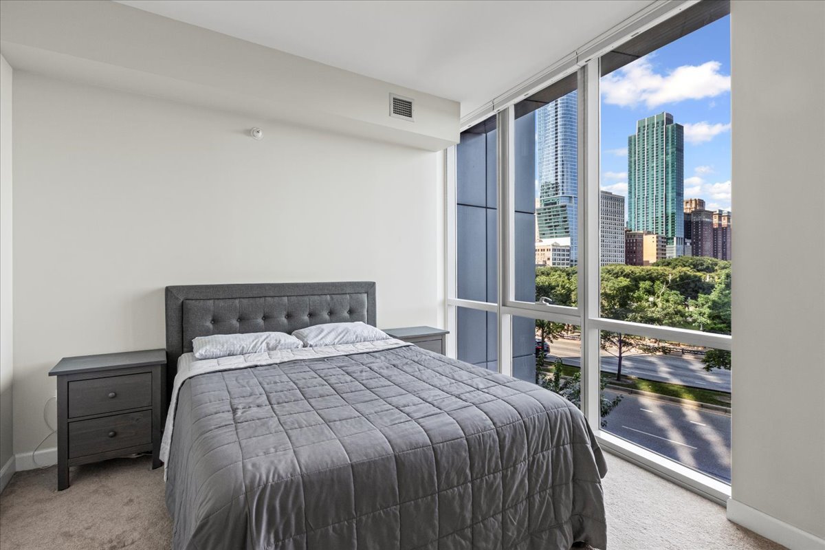 1201 S Prairie Avenue Unit: 403