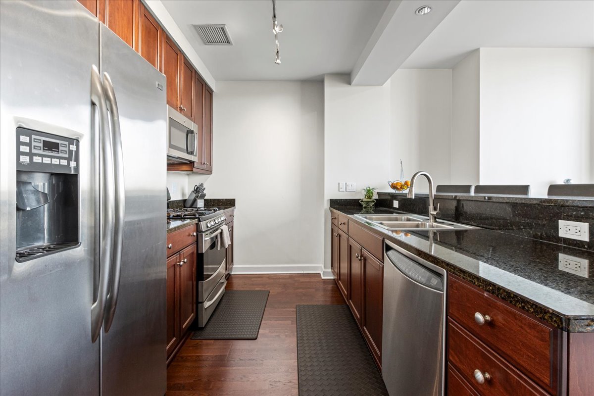 1201 S Prairie Avenue Unit: 403