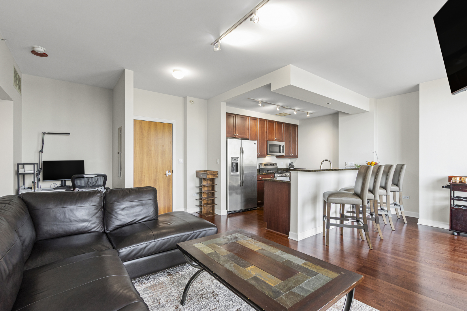 1201 S Prairie Avenue Unit: 403