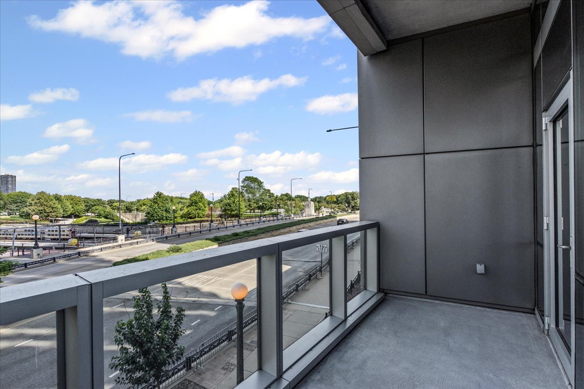 1201 S Prairie Avenue Unit: 403