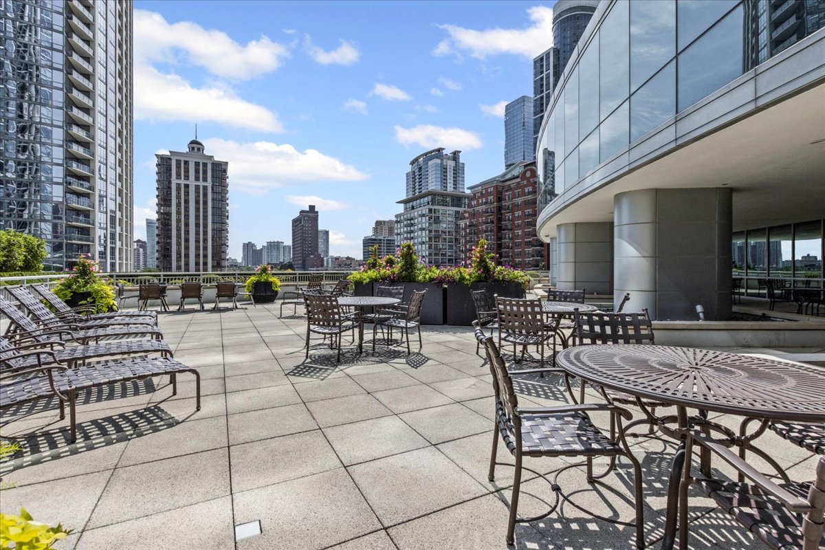 1201 S Prairie Avenue Unit: 403