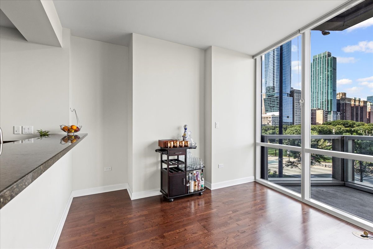 1201 S Prairie Avenue Unit: 403