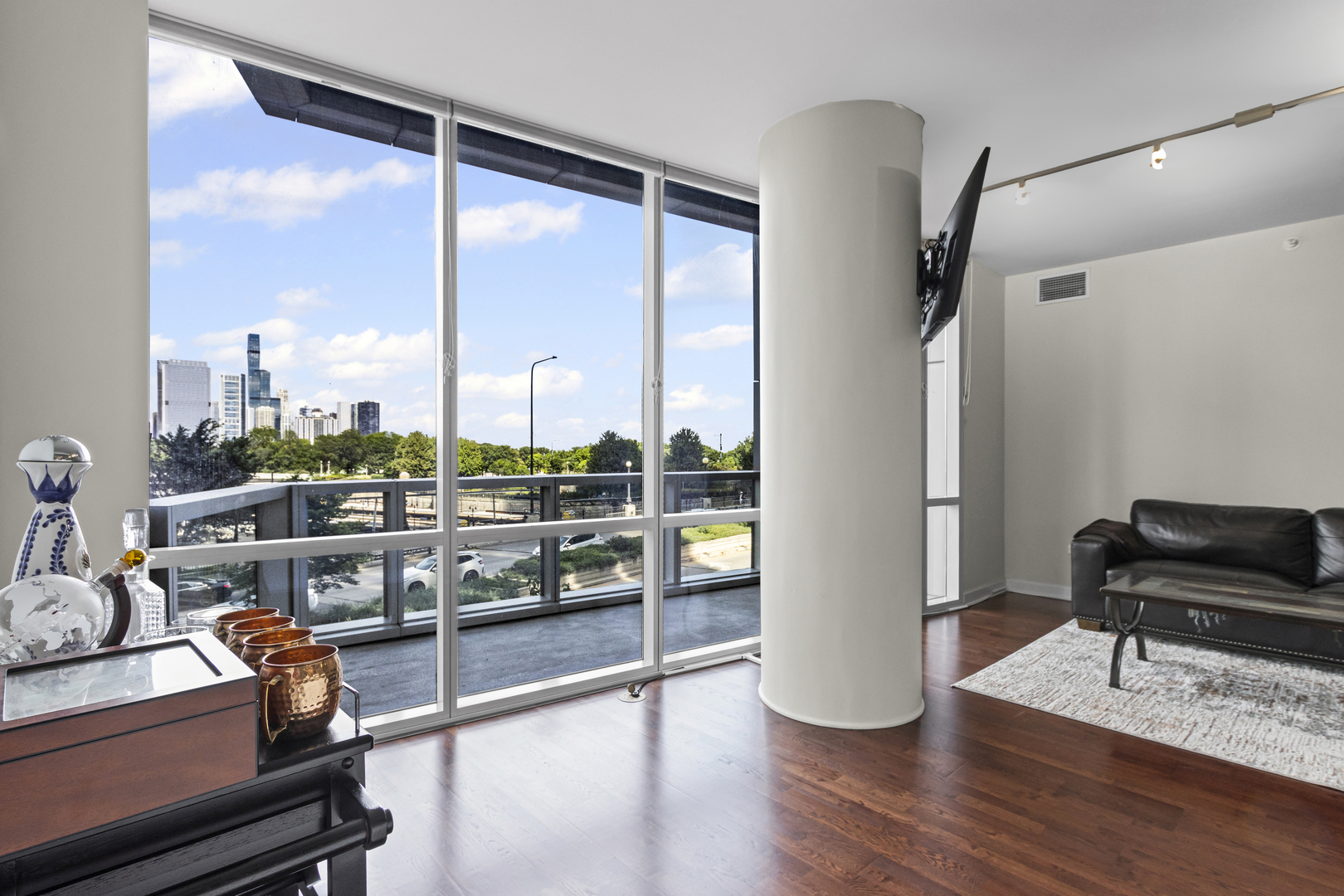 1201 S Prairie Avenue Unit: 403