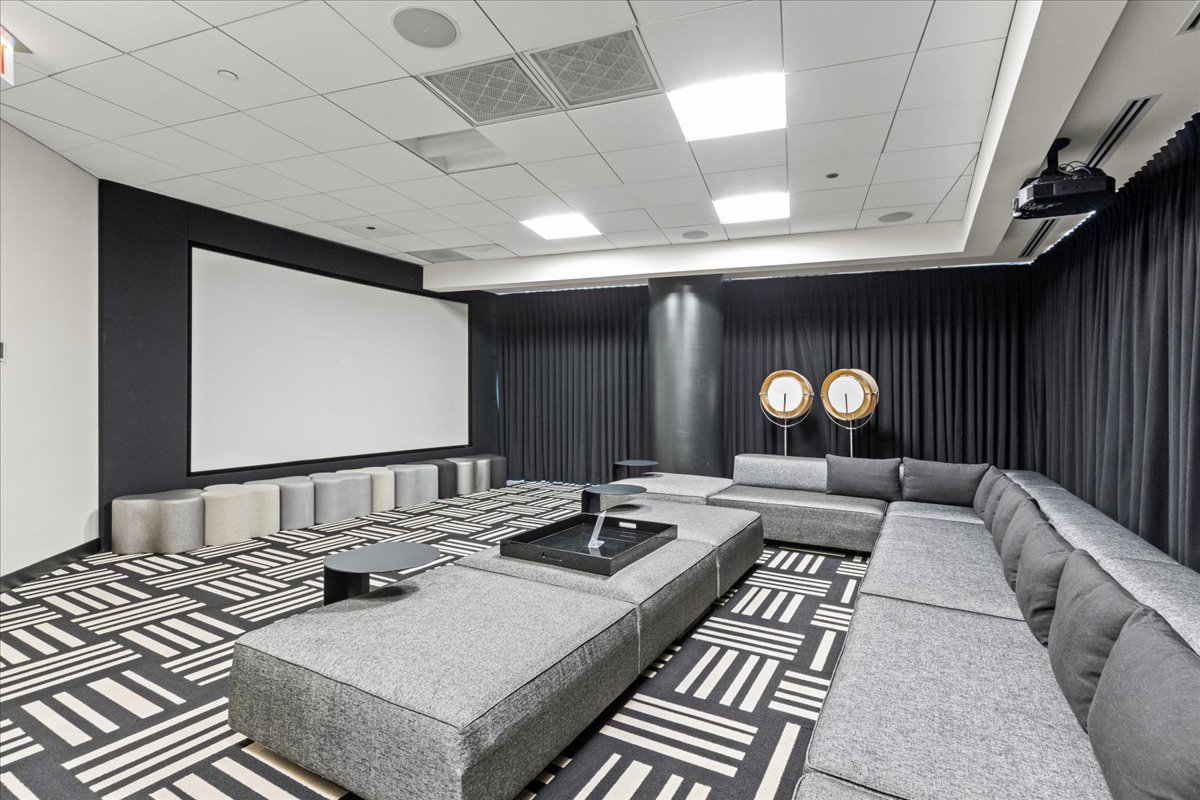 1201 S Prairie Avenue Unit: 403