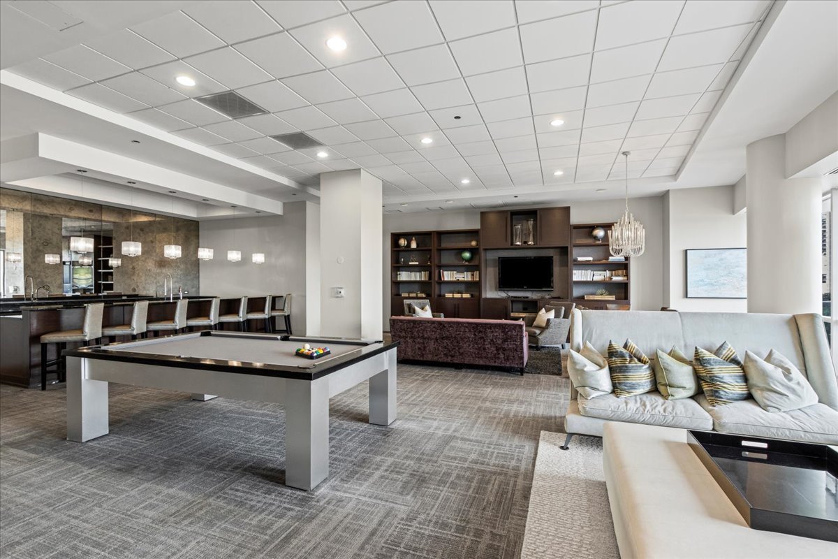 1201 S Prairie Avenue Unit: 403