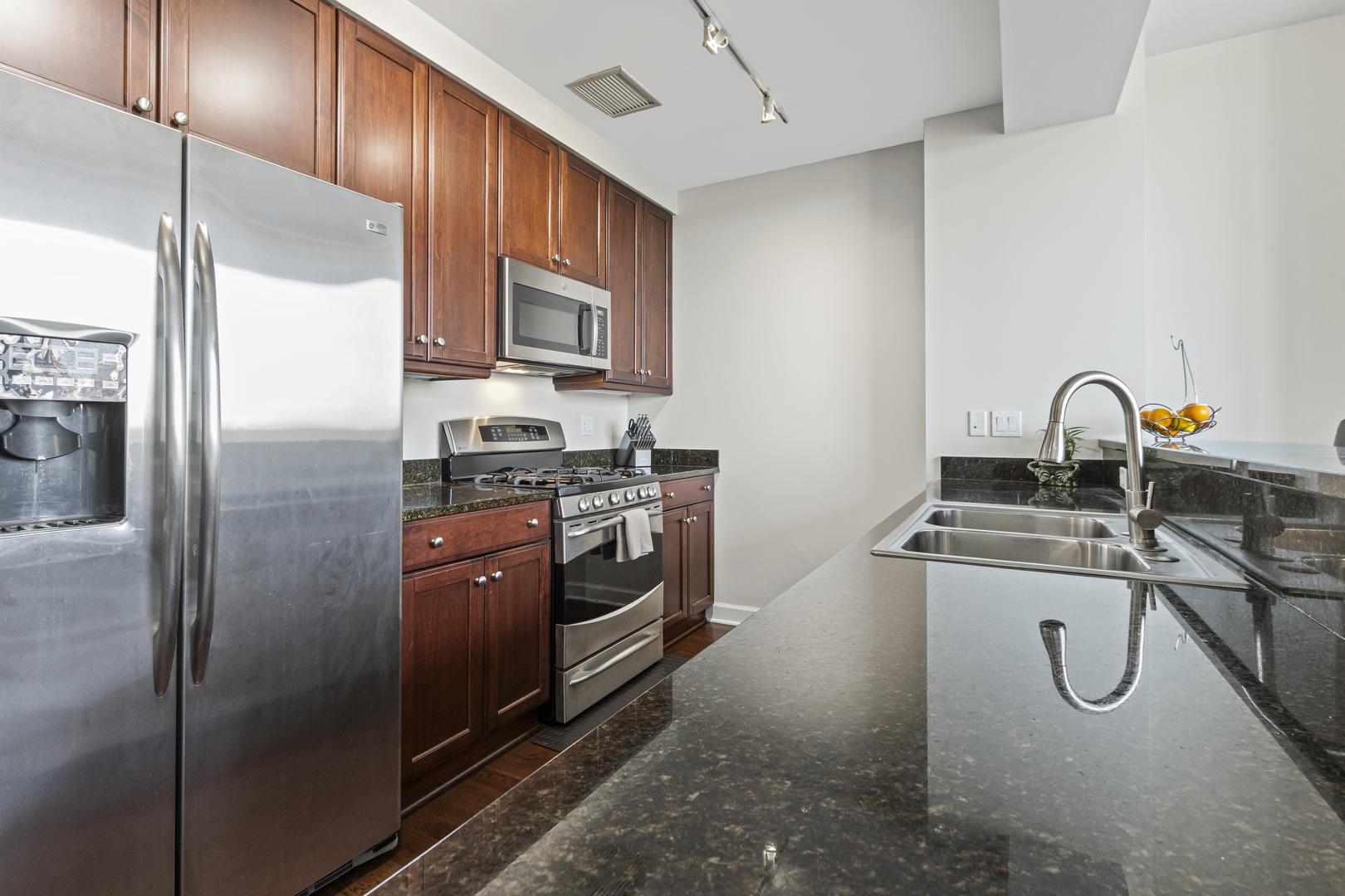 1201 S Prairie Avenue Unit: 403