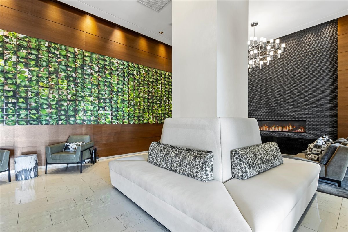 1201 S Prairie Avenue Unit: 403