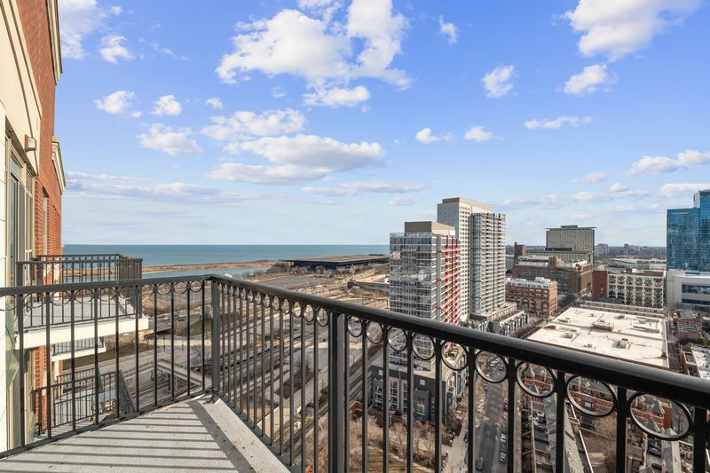 1717 S PRAIRIE Avenue Unit: 2308