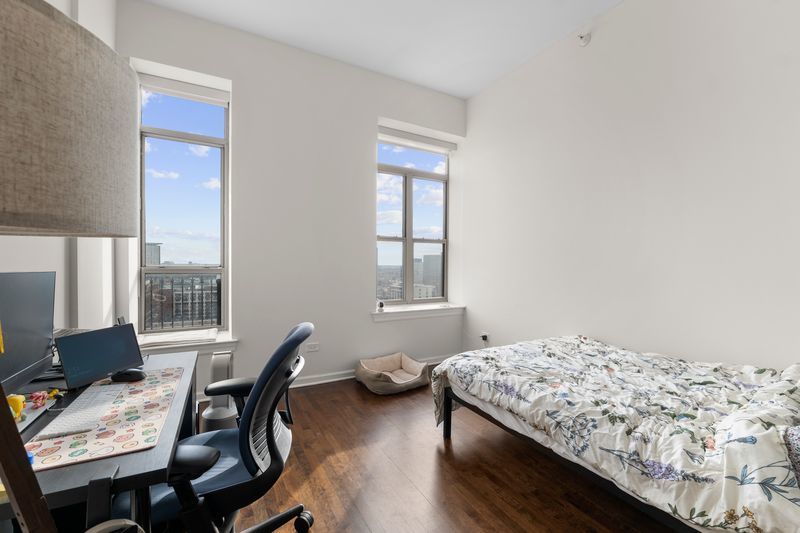 1717 S PRAIRIE Avenue Unit: 2308