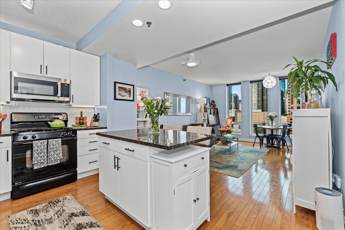 1250 S Michigan Avenue Unit: 907