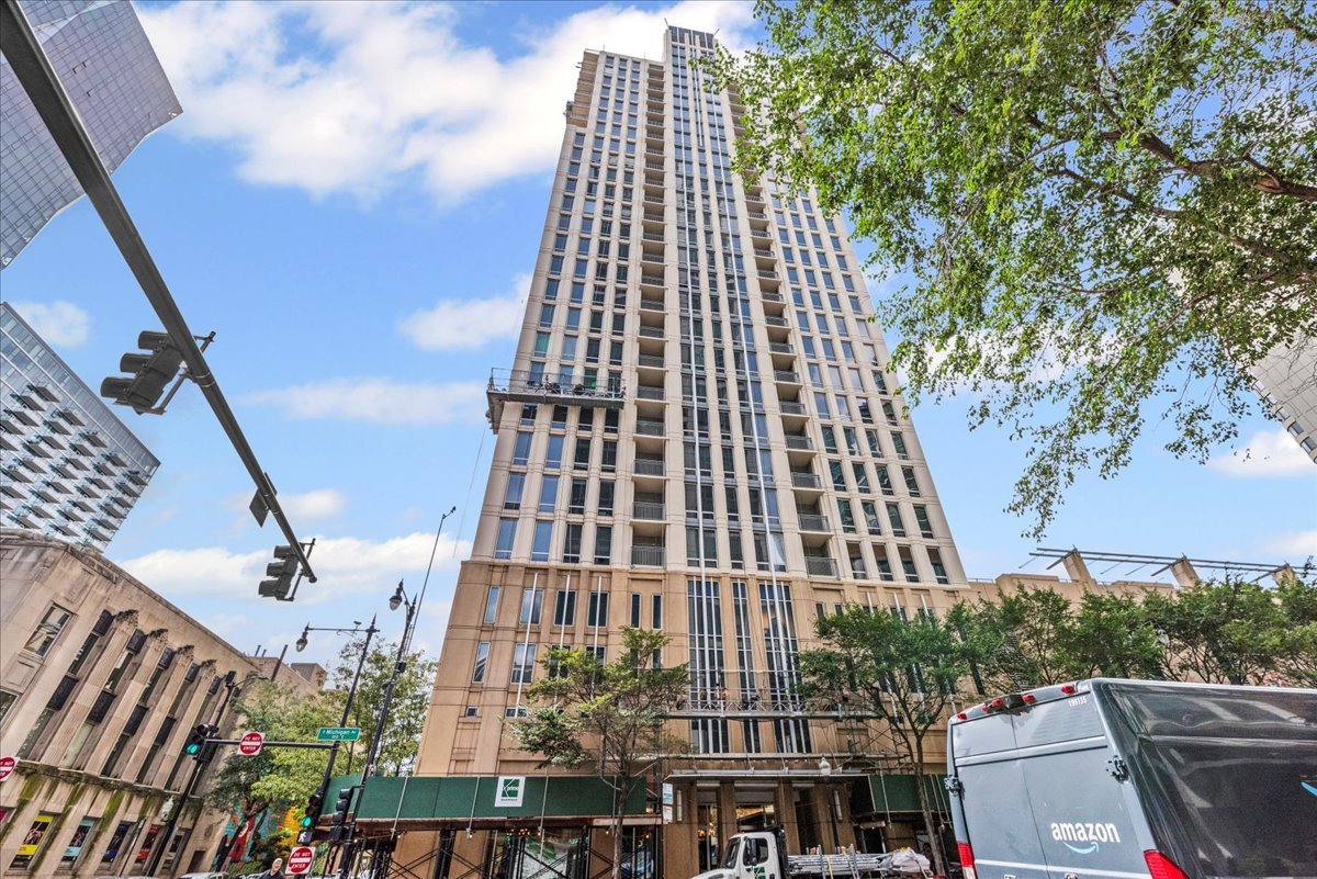 1250 S Michigan Avenue Unit: 907